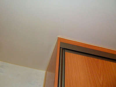 Шкаф-купе и натяжной потолок